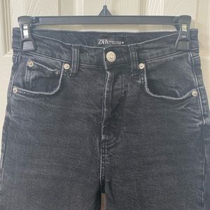 •Zara•High Waist Raw Hem Denim